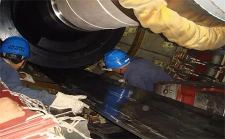 調(diào)整滑塊中心線與滑板中心線重合 調(diào)整滑塊中心線與滑板中心線重合